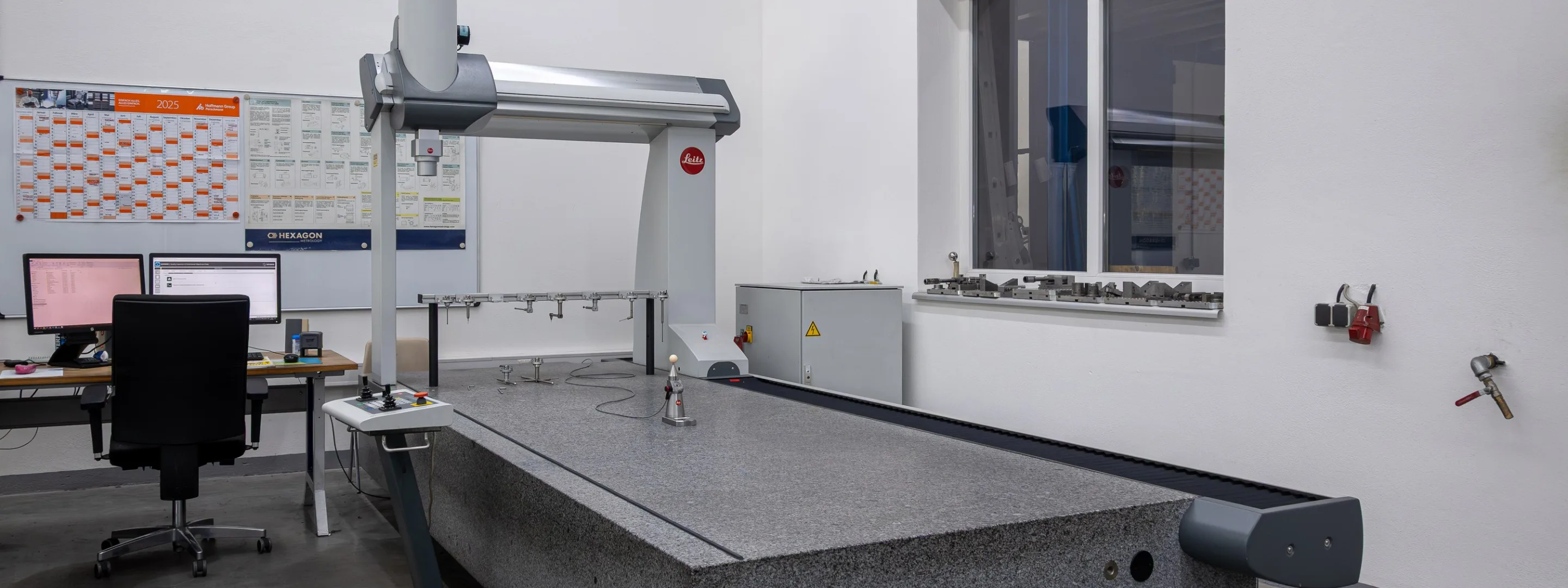 Messraum mit der Koordinatenmessmaschine Leitz Reference HP